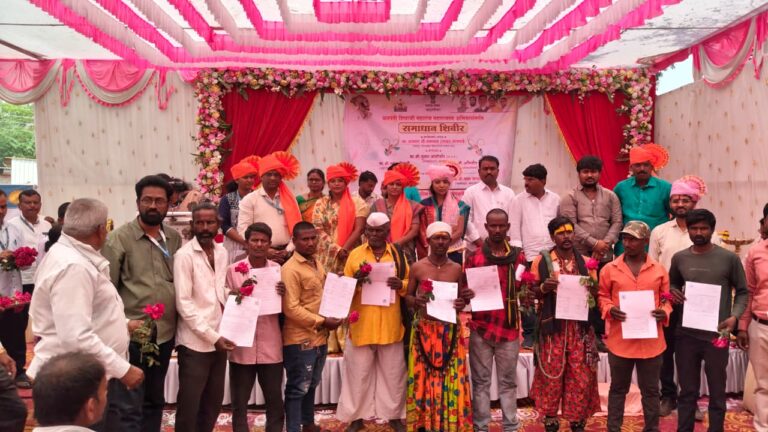 आंधळगाव ता.मंगळवेढा येथे रंगला “महसूल सोहळा”…!! छत्रपती शिवाजी महाराज महाराजस्व समाधान शिबिरामध्ये 2362 लाभार्थ्यांना एकाच दिवशी मिळाला लाभ..! नागरिकांनी मानले महसूल विभागाचे आभार..!